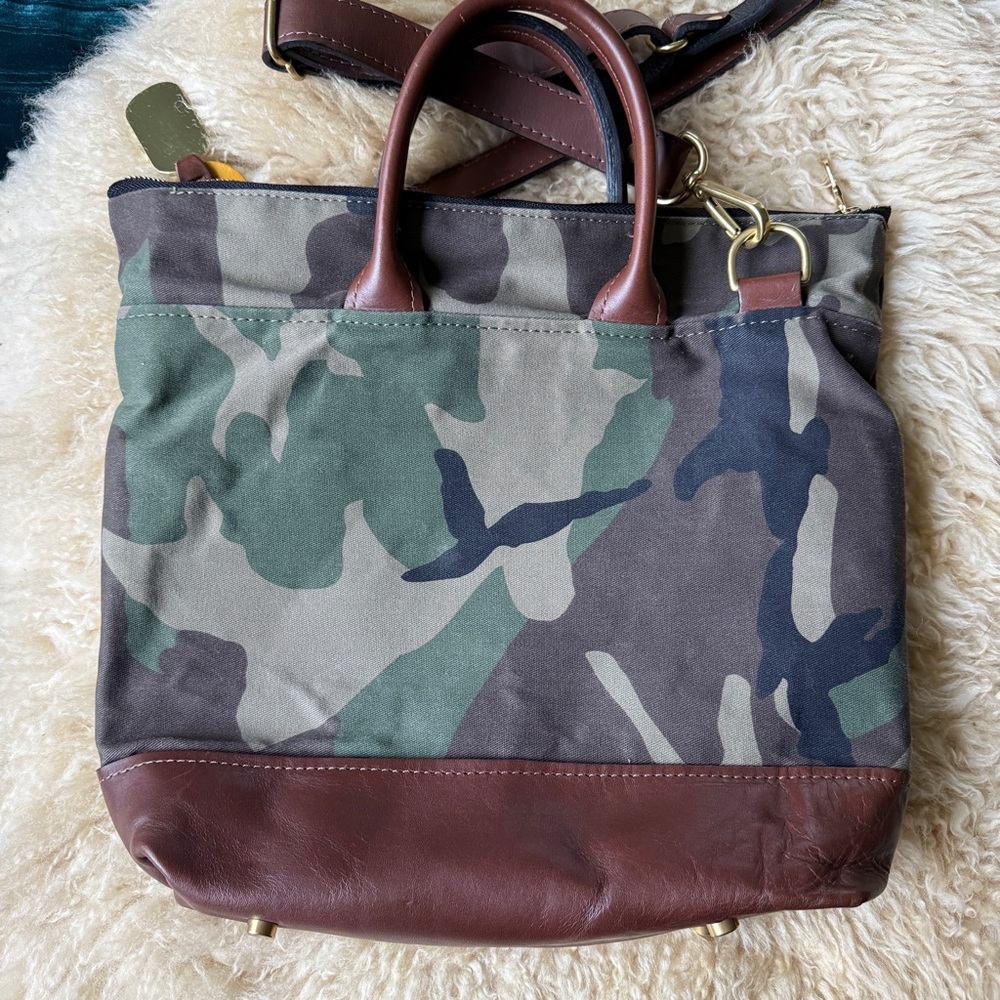 R.Riveter Otto Carry All Canvas Tote Camo w/ Leather Trim - Picture 5 of 7